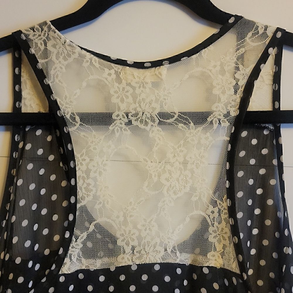 Solemio  Black and White Polka Dot Shell With Lace on Top Back. S. Sleeveless - Picture 3 of 3